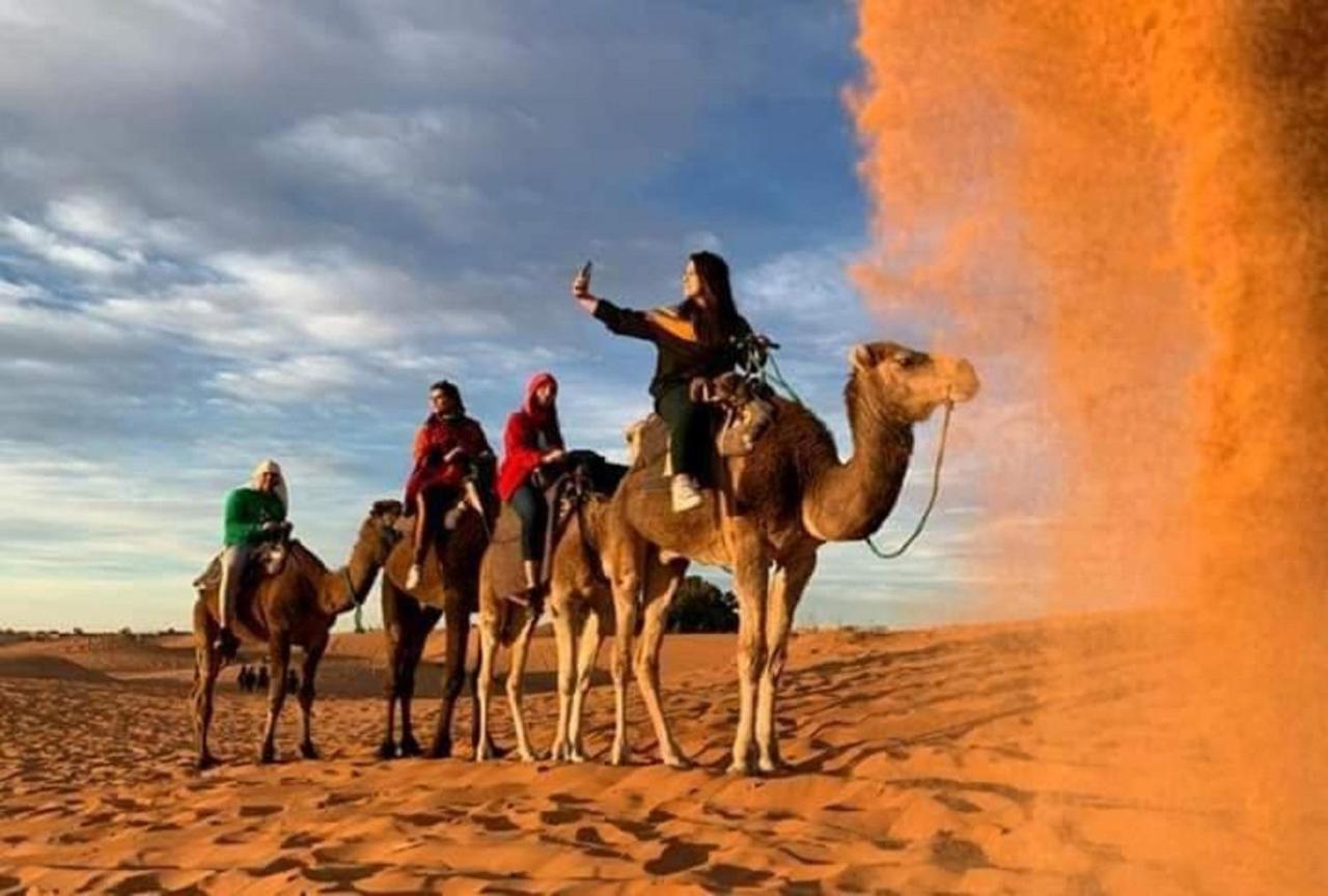 L'homme Du Désert Merzouga Exterior foto